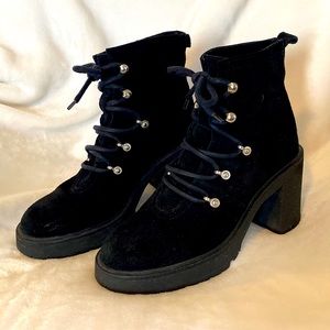 💄 Black Suede Lug Sole Boots 💋